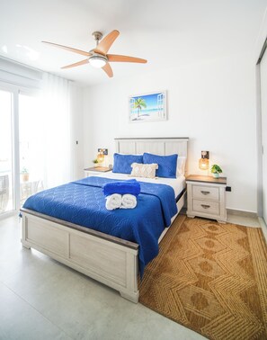 2 عدّة غرف نوم وأغطية فراش متميزة وأسرّة سليكت كومفورت وخزنة داخل الغرفة