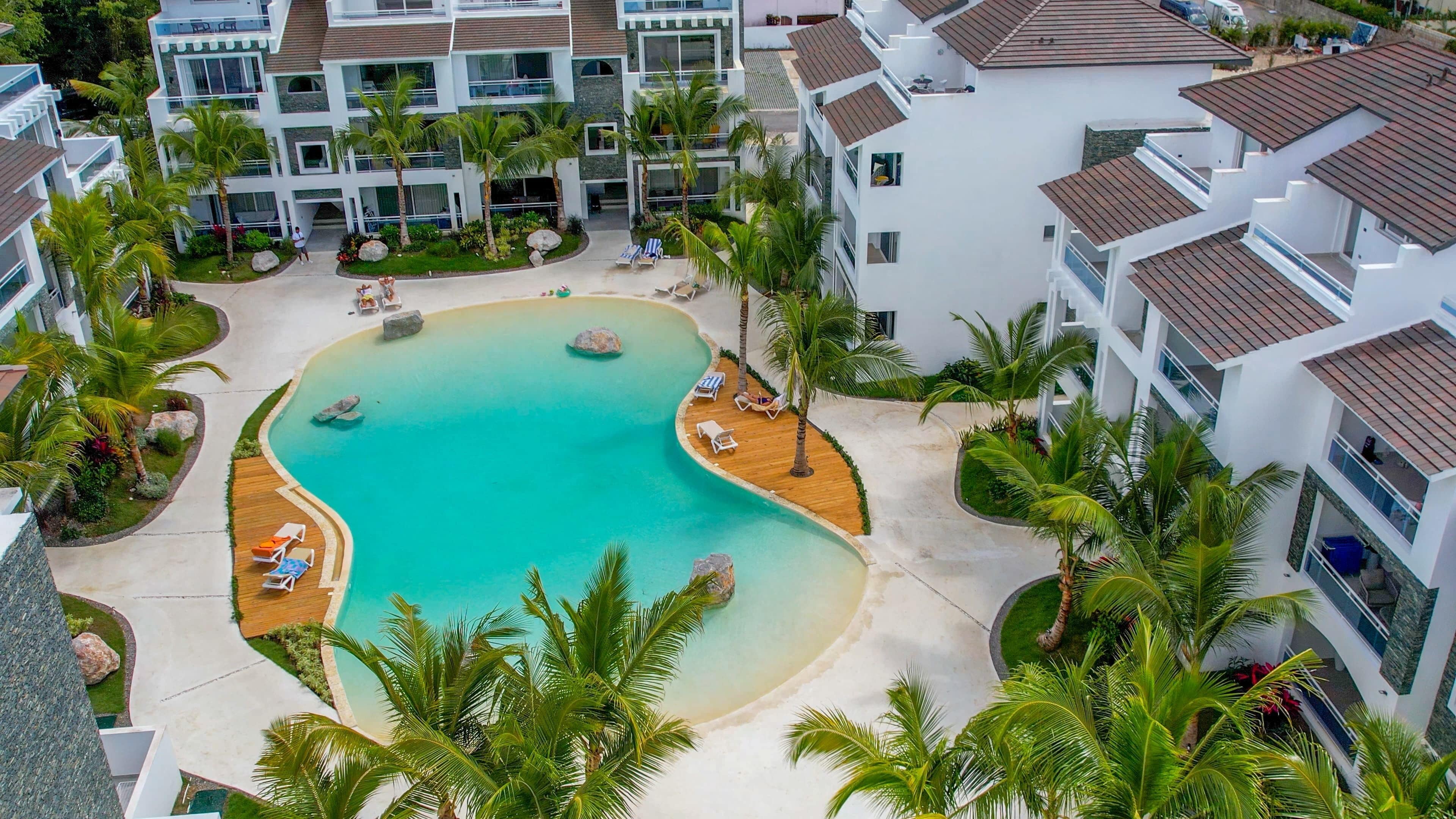 5 outdoor pools, open 8:00 AM to 8:00 PM, sun loungers