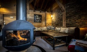 Apartment | Living room | Fireplace - Apartment in Aime-la-plagne With Ski-in/ski-out (Aime-la-Plagne)