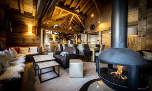 Apartment | Living room | Fireplace - Apartment in Aime-la-plagne With Ski-in/ski-out (Aime-la-Plagne)