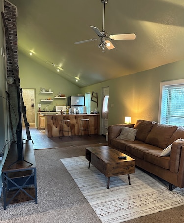 スマートテレビ. Charming 2-bedroom farmhouse in peaceful Joplin