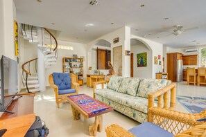 Smart-TV, DVD-Player, Bücher, Stereoanlage