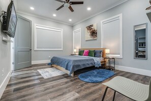 5 Schlafzimmer, Schreibtisch, Bügeleisen/Bügelbrett, kostenloses WLAN