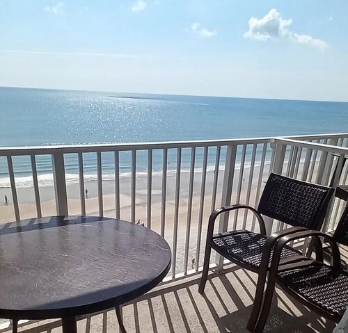 Spectacular view- Oceanfront Beach Condo-3rd Floor Balcony, pool/hot tub