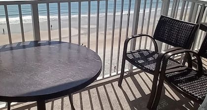 Spectacular view- Oceanfront Beach Condo-3rd Floor Balcony, pool/hot tub