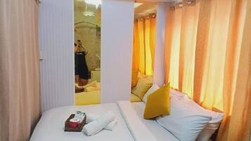 2 bedrooms, iron/ironing board, WiFi, bed sheets