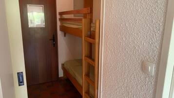 1 bedroom, iron/ironing board, WiFi