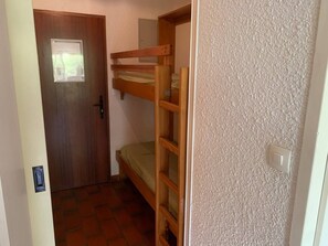 1 bedroom, iron/ironing board, WiFi