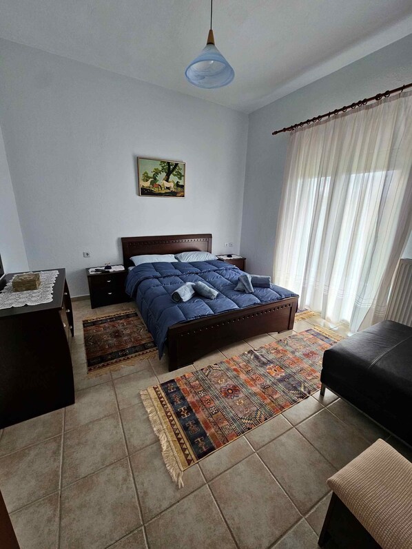 5 bedrooms, desk, iron/ironing board, free WiFi