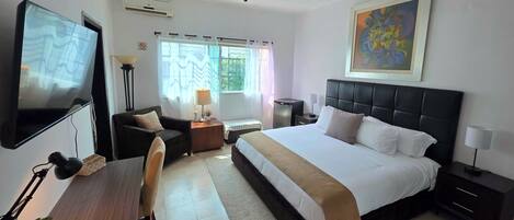 3 bedrooms, in-room safe, desk, iron/ironing board