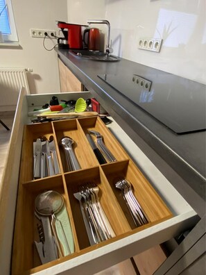 Fridge, microwave, oven, stovetop - Apartment Sonnenlay - ground floor right (Brauneberg)