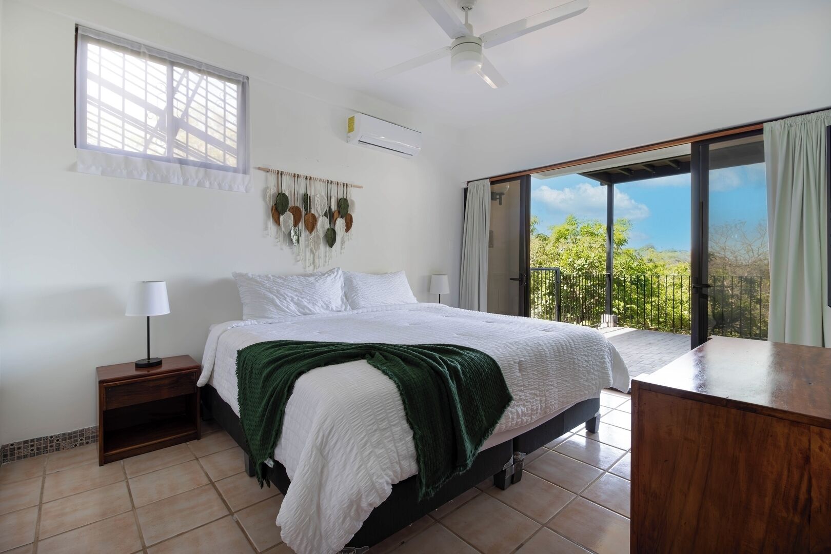 3 bedrooms, in-room safe, desk, iron/ironing board