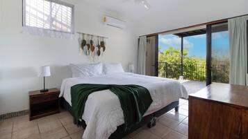 3 bedrooms, in-room safe, desk, iron/ironing board