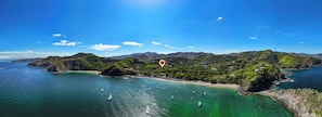 Plage, chaises longues, serviettes de plage