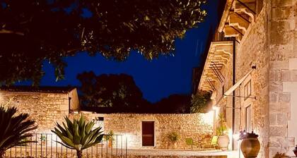 Suites and Apartments in 1700s Sicilian Villa with pool and tennis court
