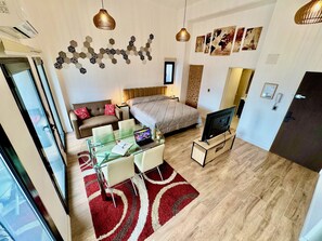 Iron/ironing board, WiFi, bed sheets