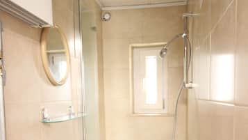 Toallas, jabón y papel higiénico