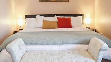 3 habitaciones, tabla de planchar con plancha y cuna de viaje