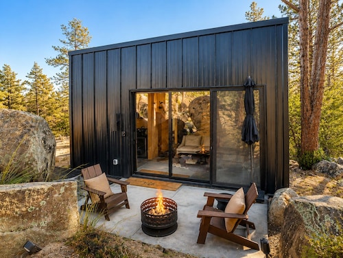 Curated Retreat - Fire Pit - Minutes to Downtown