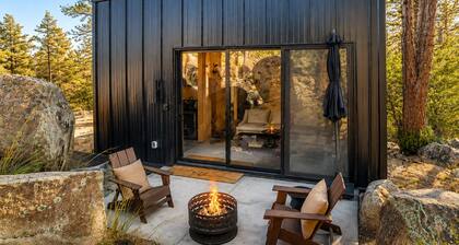 Curated Retreat - Fire Pit - Minutes to Downtown