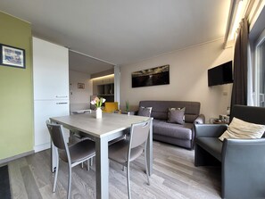Apartment | Living room - Studio in Middelkerke Near Sandy Beach (Middelkerke)