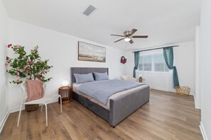 4 bedrooms, iron/ironing board, WiFi, bed sheets