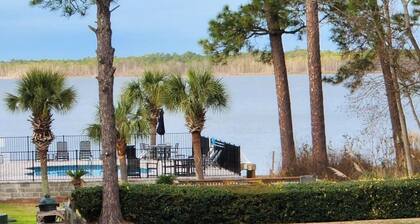 New Pool & Pier! Convenient!