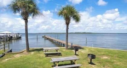 New Pool & Pier! Convenient!