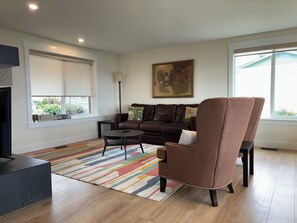 TV connectée, cheminée, jeux vidéo, livres