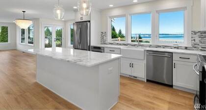 Spacious 4-bedroom home with gorgeous view of Puget Sound in serene Port Orchard