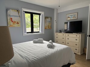 6 bedrooms, iron/ironing board, free WiFi, bed sheets