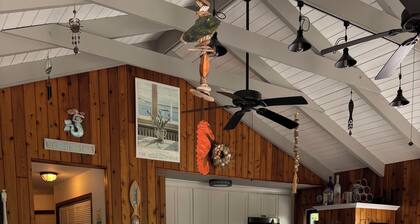 Warm, Inviting Beachhouse with Spa in Great Location of Gorgeous Montauk!