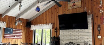 Warm, Inviting Beachhouse with Spa in Great Location of Gorgeous Montauk!