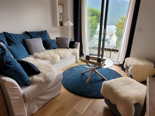 Waterfront cottage on the shores of Lac du Bourget