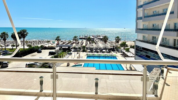 A hotel with a pool, beach, and ocean view. - Vista Adriatic CZ (Durres)