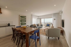 Dining - Mid-Summer Dream - Private Terrace w/Pool (Nazaré)