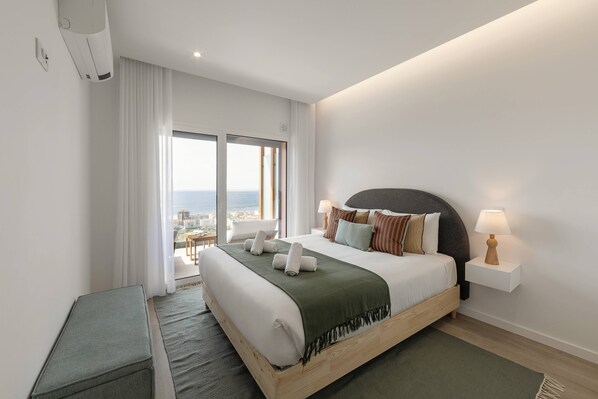 3 bedrooms, iron/ironing board, travel crib, free WiFi