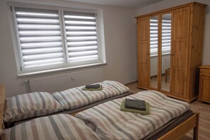 2 bedrooms, travel crib, free WiFi, bed sheets