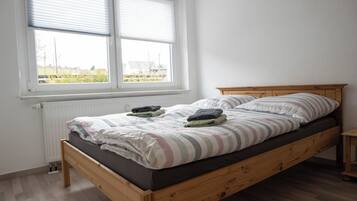 2 Schlafzimmer, Reisekinderbett, kostenloses WLAN, Bettwäsche