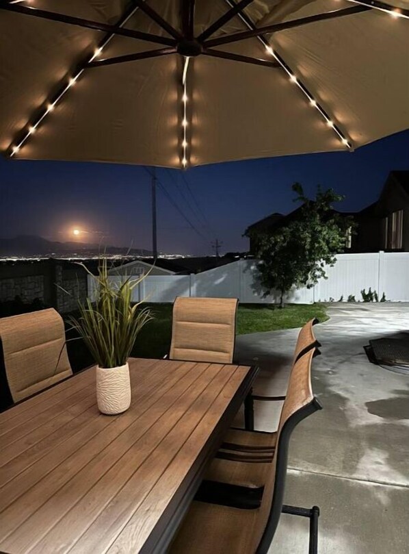 Outdoor dining