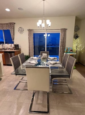 Dining - Wake up to the best panoramic views in this cozy 3-bedroom house. (West Jordan)