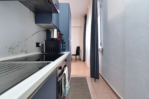 ثلاجة، ميكروويف، فرن، موقد طهي مسطح