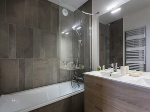 Apartment | Bathroom | Shower - Apartment in La Rosiere Near Ski Slopes (Montvalezan)