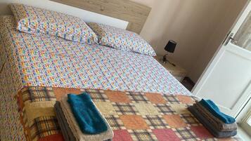 2 chambres, fer et planche Ă repasser, Wi-Fi, draps fournis