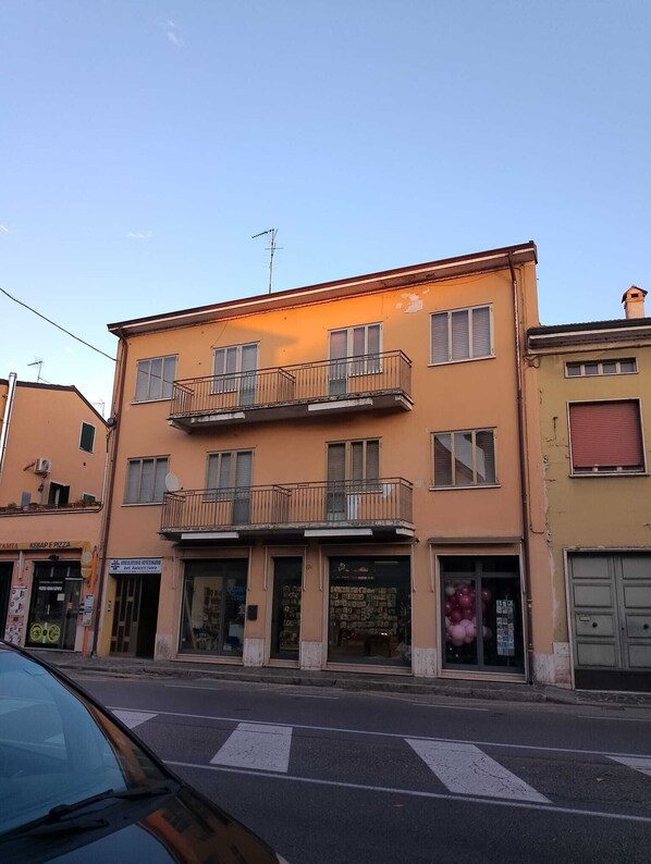 Exterior - Mantova sweet home 2-bedroom apartment in phenomenal Mantova with AC, WiFi (Mantova)
