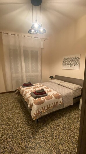2 slaapkamers, een strijkplank/strijkijzer, wifi, beddengoed