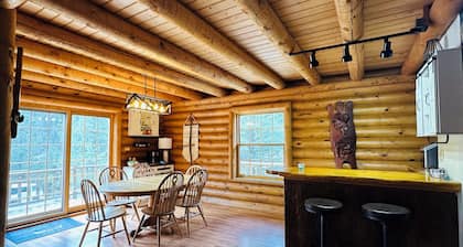 Spacious 6BR, 3 story, Mountain Lodge, Sleeps 14, Forest Views, Pecos River