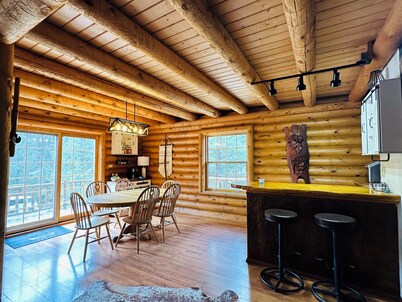 Spacious 6BR, 3 story, Mountain Lodge, Sleeps 14, Forest Views, Pecos River