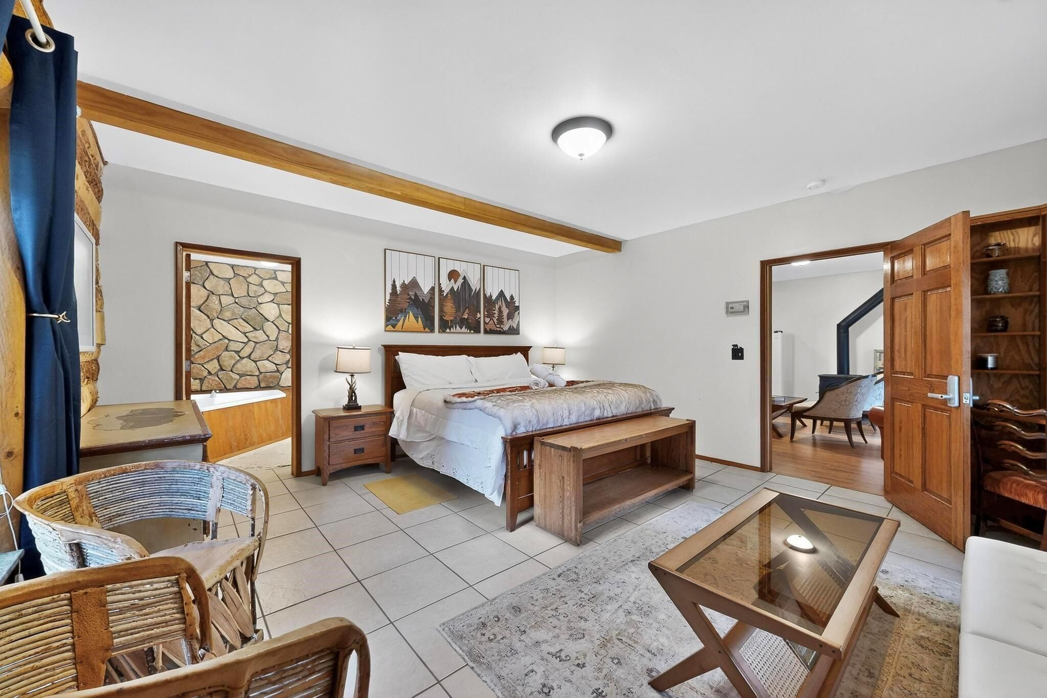 6 soverom, skrivebord, reiseseng for barn og wi-fi