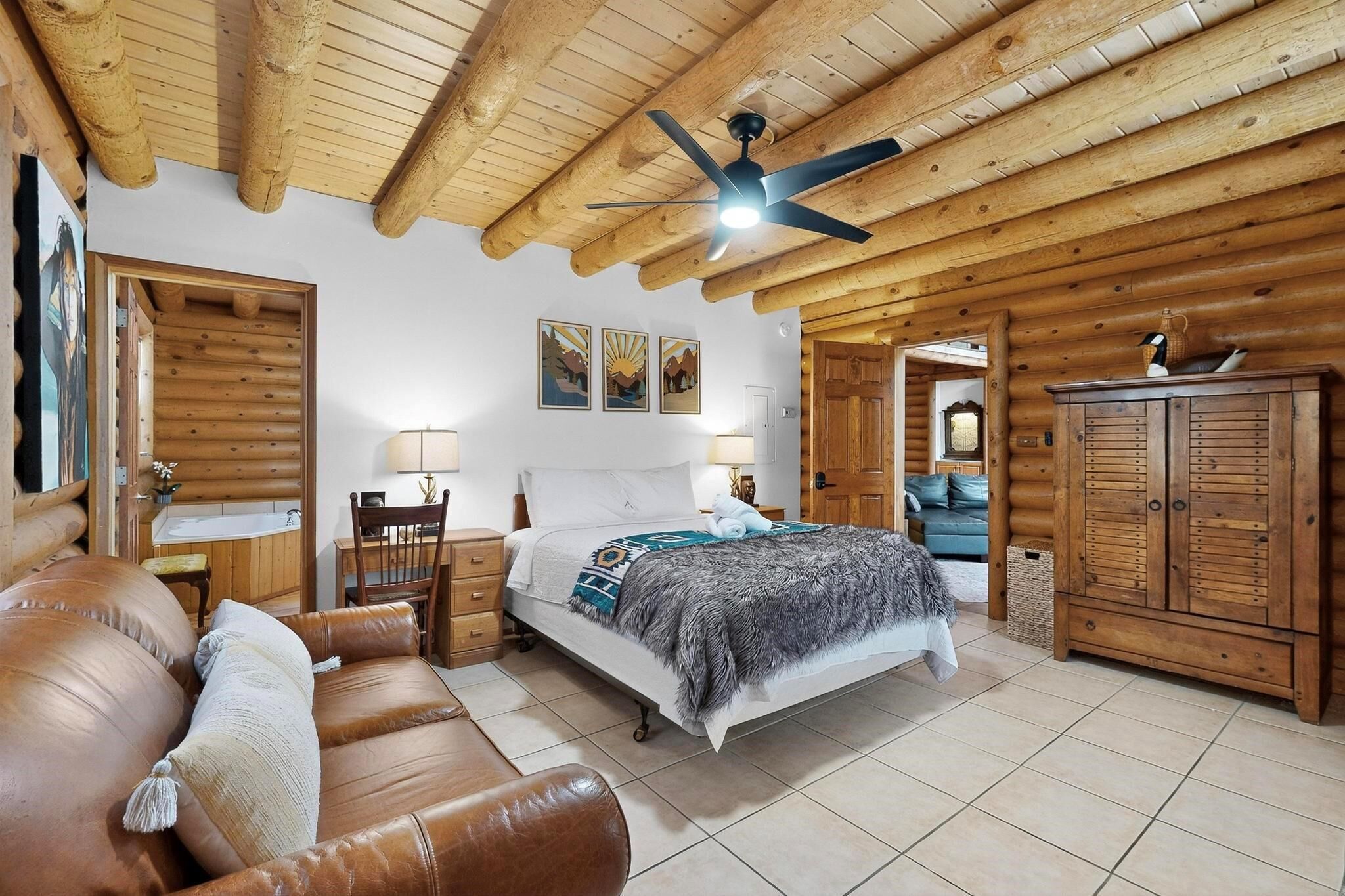 6 bedrooms, desk, travel cot, WiFi